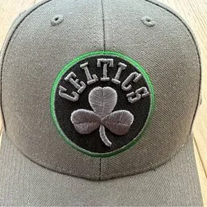 ? Unisex Embroidered Clover Boston Celtics Hat w/Adjustable Velcro Strap - OS Cap New Era Boston Celtics The League 9Forty Clover  main image 3
